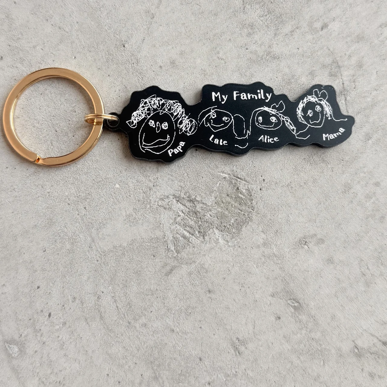 子どもの手描きイラストを加工したアクリルキーホルダーの商品サンプル