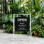 使用用途とマーケティングを考えた看板制作について｜お店の第一印象をつくる大切なアイテム