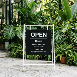 使用用途とマーケティングを考えた看板制作について｜お店の第一印象をつくる大切なアイテム