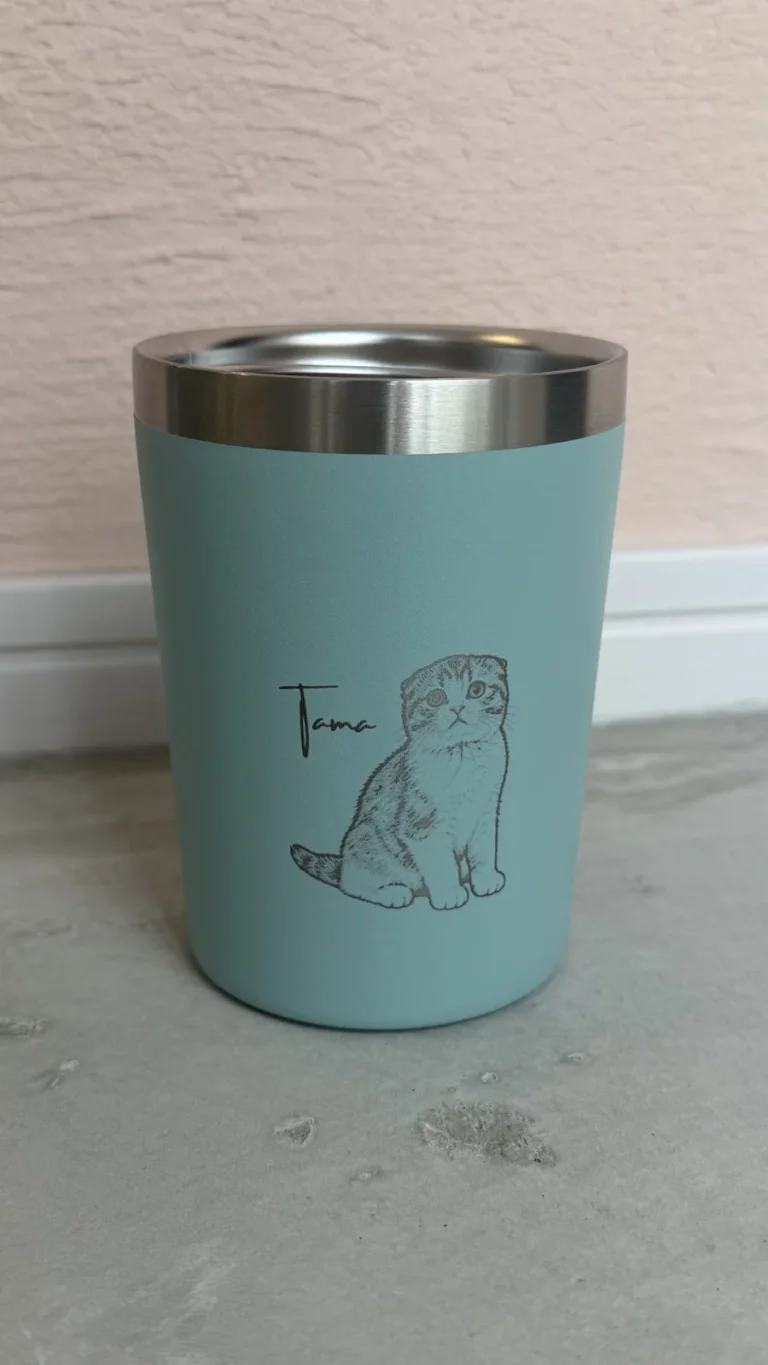 猫のイラスト入りタンブラーの完成写真