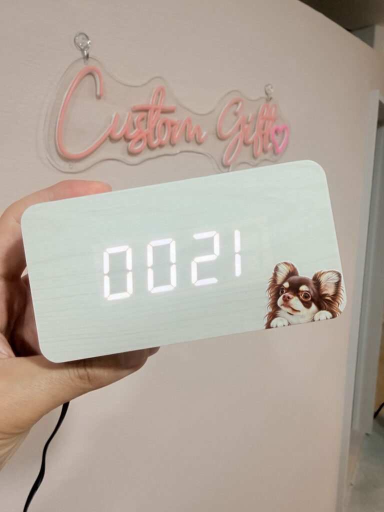 電子時計にうちの子プリント